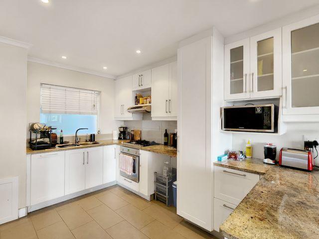 To Let 2 Bedroom Property for Rent in Sea Point Western Cape